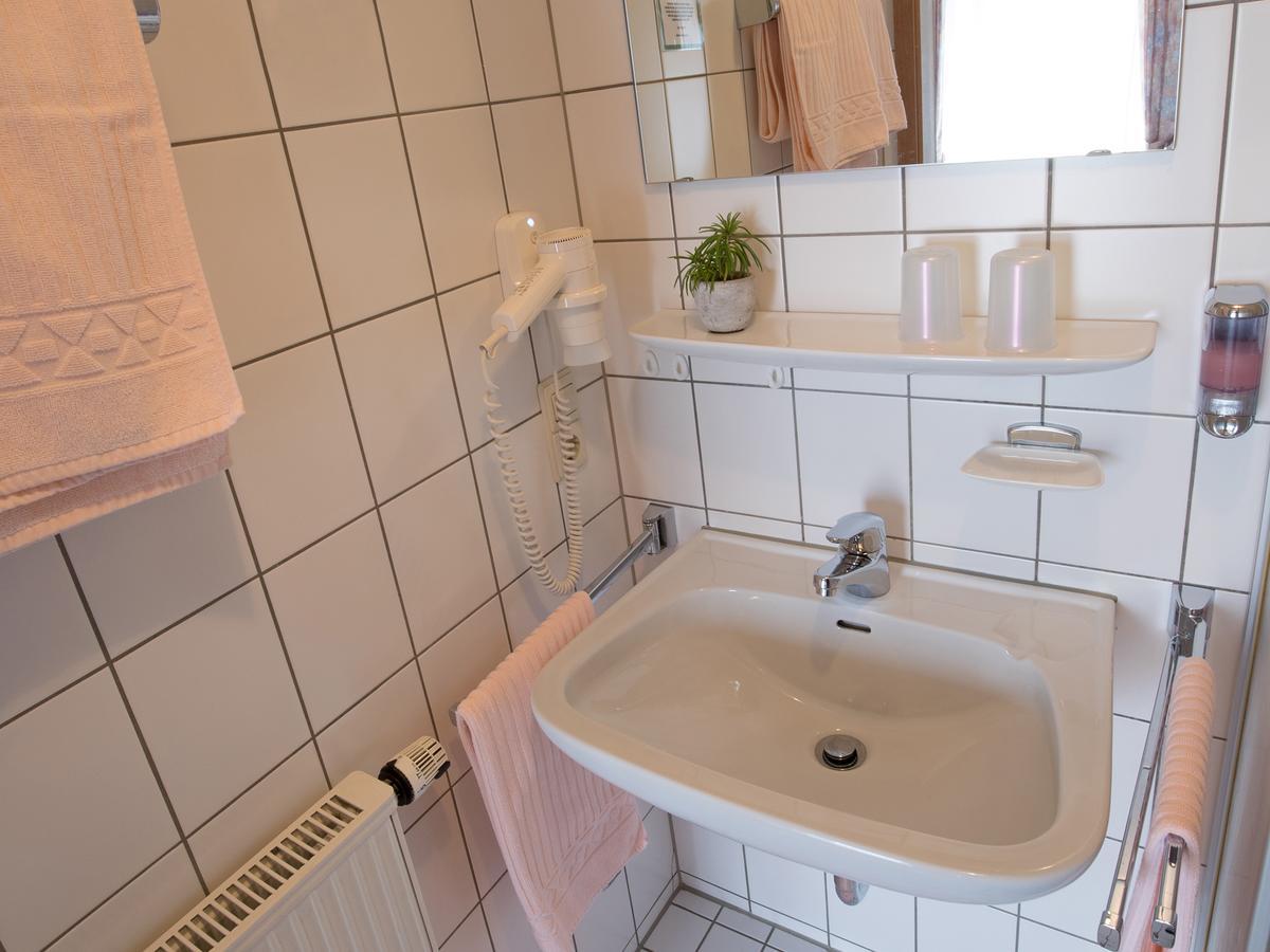 Landgasthof Adler Utzmemmingen Bagian luar foto