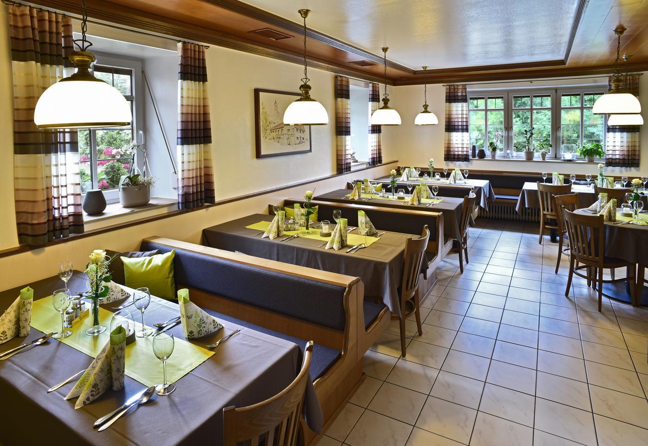 Landgasthof Adler Utzmemmingen Bagian luar foto